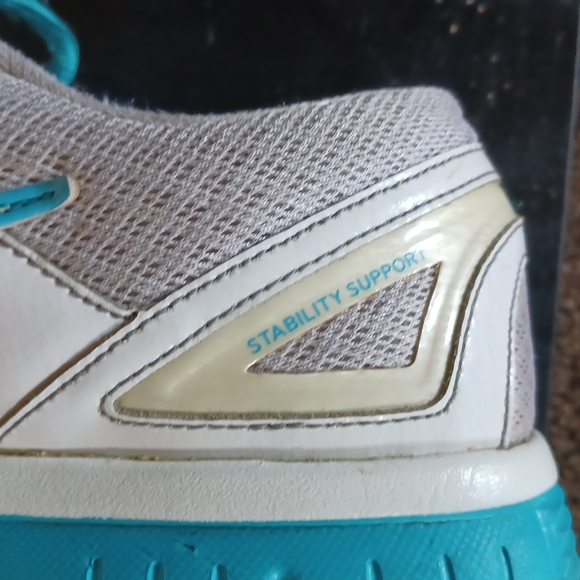 Women's sneakers - Picture 4 of 5